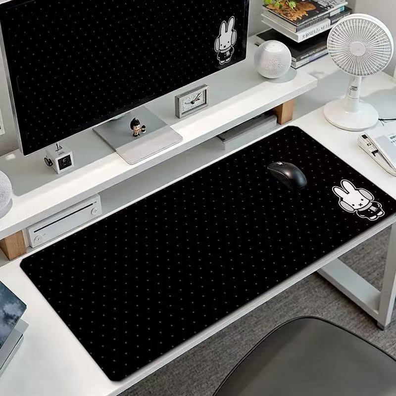 Tablet Cute Accessories - かわいいミッフィーうさぎの大型マウスパッド、カワイイバニーヘッドホンゲーミングデスクマット、黒ドット滑り止めラップトップキーボードテーブルパッド、オフィス用