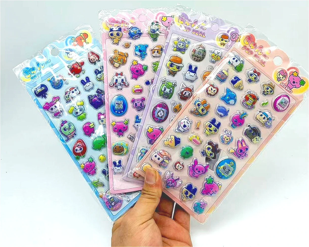 Tablet Cute Accessories - 人気の3D立体ステッカー - かわいいアニメキャラクターのデカール。防水仕様で、子供のノートパソコンのデコレーションや、アニメファンへのプレゼントに最適。